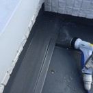 だれに雨漏り修理を頼めば良いか? 東大阪中央店