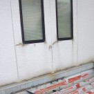 サッシ枠、角パッキンの劣化による雨漏り　富山店