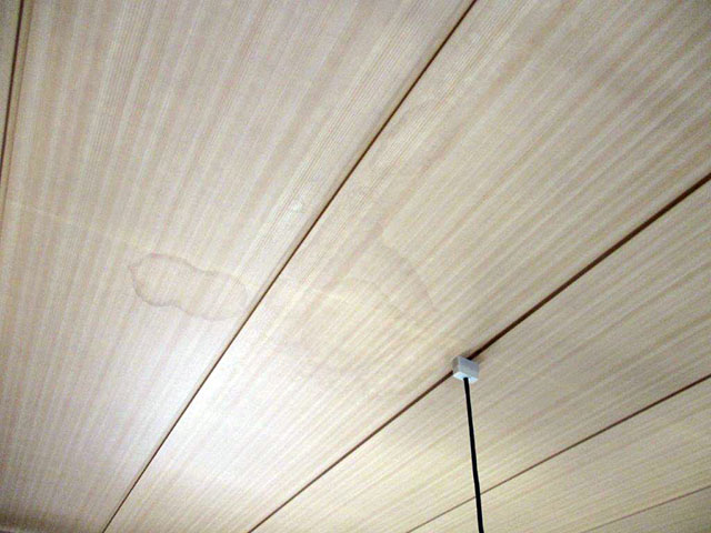 屋根裏に結露 カビが発生し易い条件とは 千葉店 屋根 屋上 施工実績 雨漏り110番